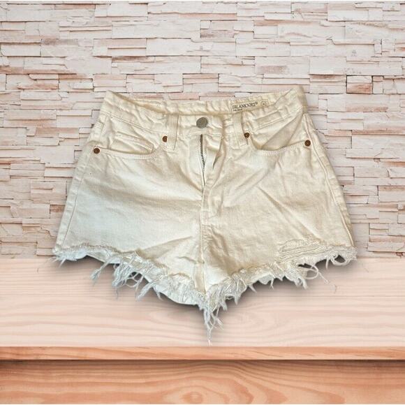 BlankNYC The Reeve High Rise Shorts Frayed Hem White Size 24 EUC - Picture 1 of 5